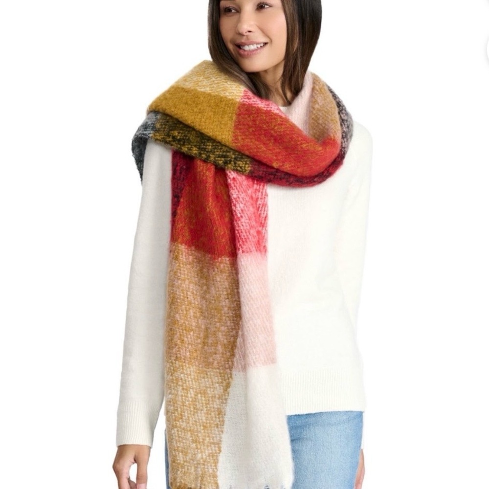 Lucky Brand Cream Beanie and Scarf Gift Set - Picture 4 of 6